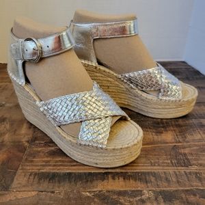 Marc fisher aylon silver leather women's wedges size 9.5